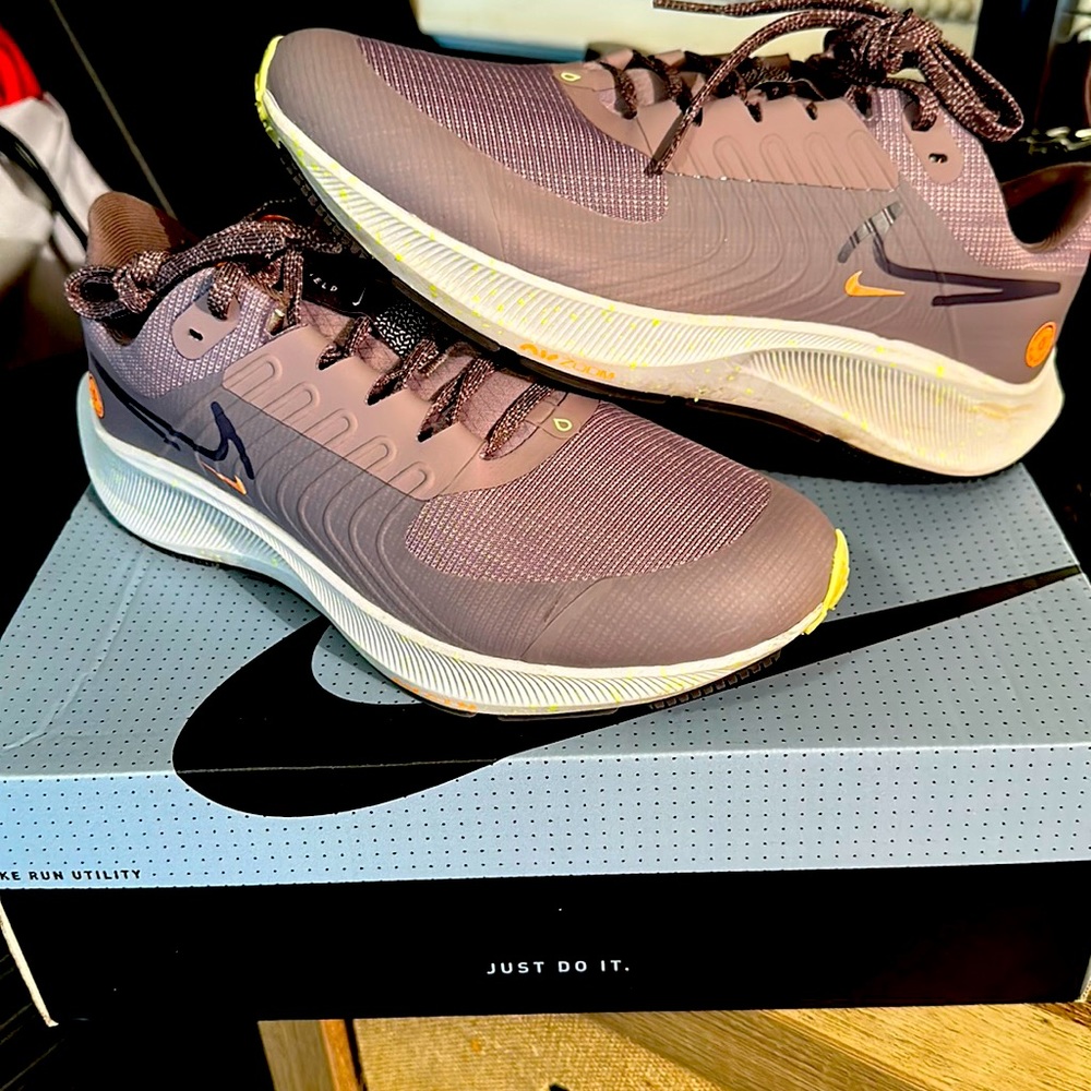 Nike Peagusus 38 Shield. Size 10. Worn once. Box included.